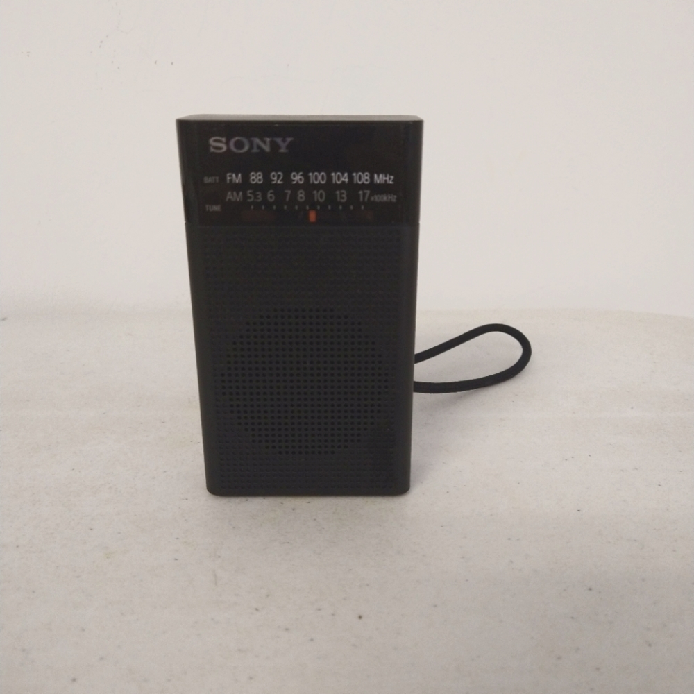 Vintage Sony Handheld FM/AM Radio ICF-P26